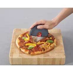 Joseph JosephPizzaschneider Disc 12 cm grau